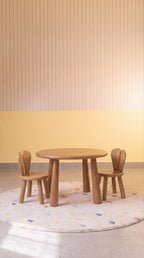 Mesa Nube de madera con dos sillas Pétalo